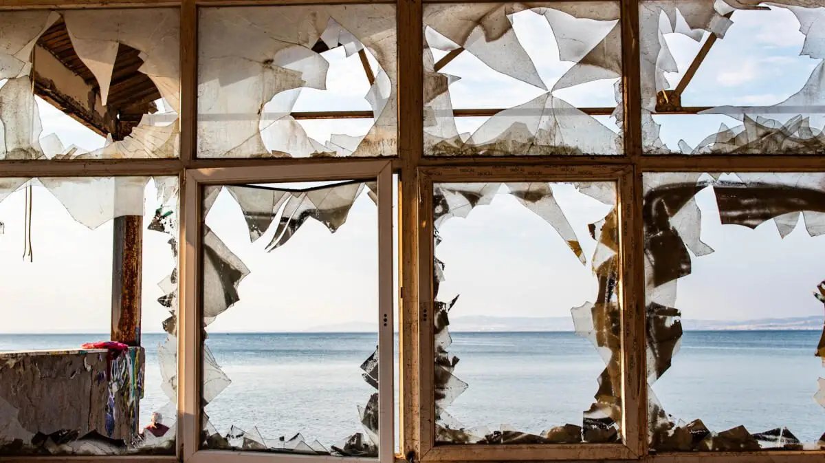 broken-view